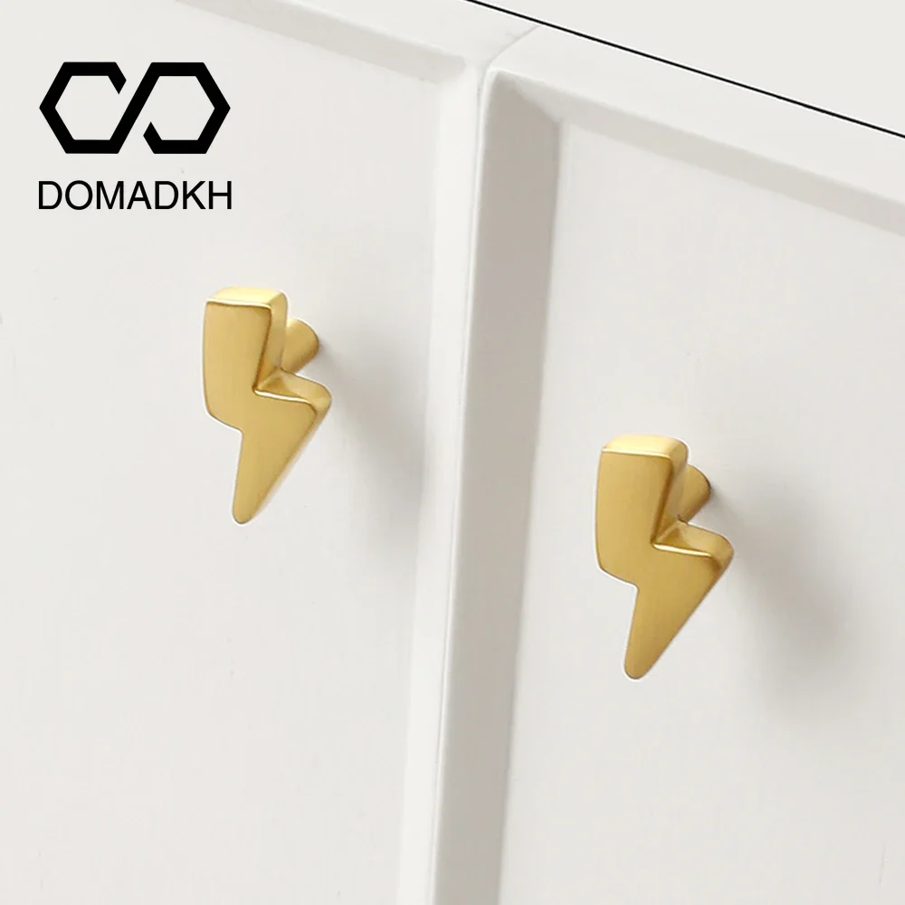 Unique Furniture Hardware - Rains Design-lèvent d'armoire en laiton, Unique